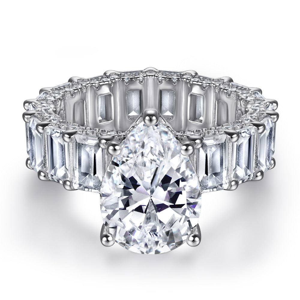 Damen Luxuriöser Ring mit tropfenförmigem Hauptstein und Zirkonia Shop Nory