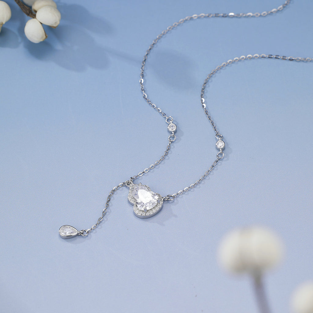 Damen Halskette mit herzförmigem Anhänger und funkelnden Zirkonia Shop Nory