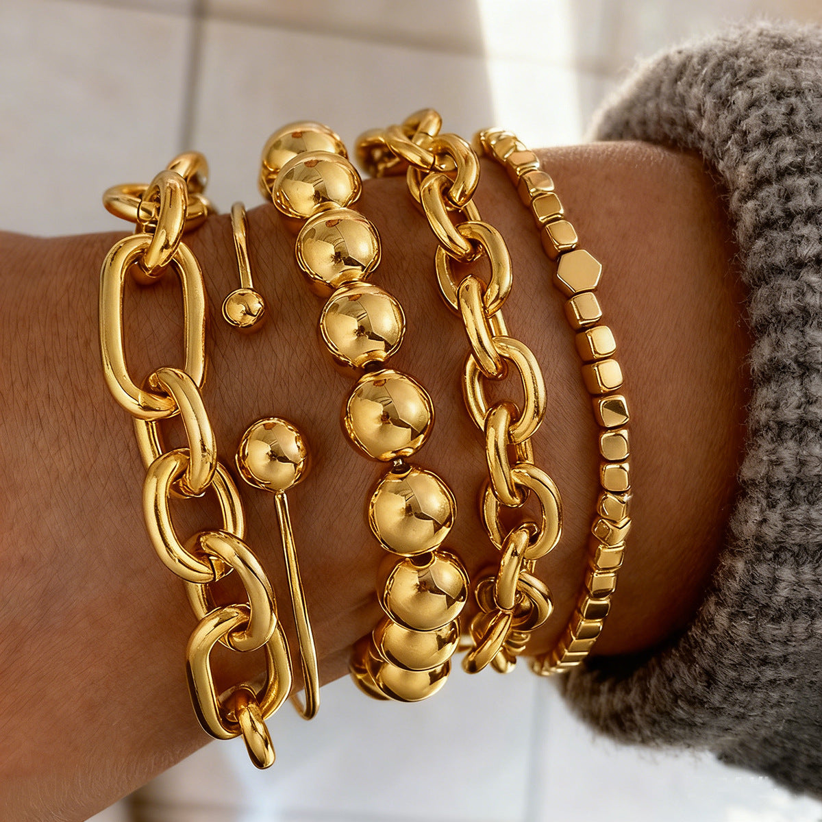 Damen Armreif-Set mit eleganten und modernen Ketten-Designs Shop Nory