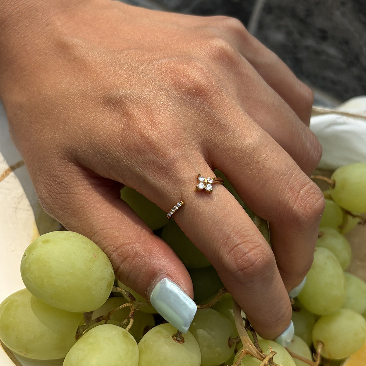 Damen Offener Ring mit floralem Design und funkelnden Zirkonia Shop Nory