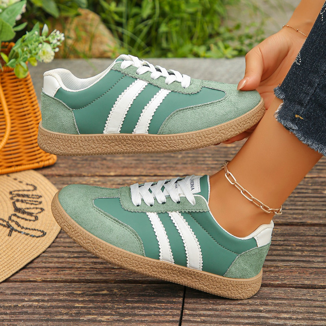 Damen Retro-Sneaker mit Velours-Overlays, Zierstreifen und profildetails Shop Nory