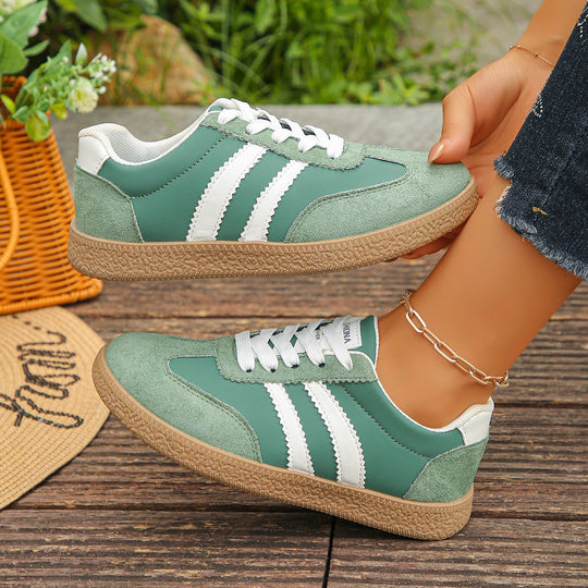 Damen Retro-Sneaker mit Velours-Overlays, Zierstreifen und profildetails Shop Nory