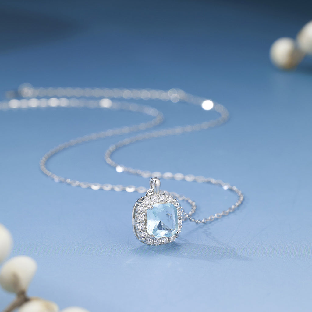 Damen Halsschmuck mit quadratischem, funkelndem Aquamarine-Anhänger Shop Nory
