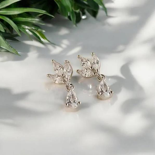 Damen Ohrringe mit funkelndem Kristall-Design und eleganter Tropfenform Shop Nory