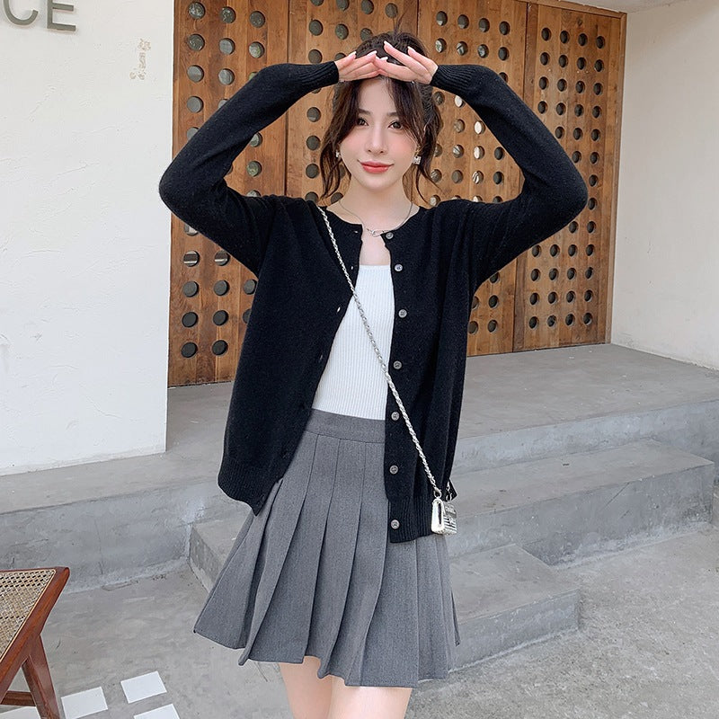 Damen Kurzgeschnittener Feinstrick-Cardigan mit Rundhalsausschnitt und kastiger Passform Shop Nory