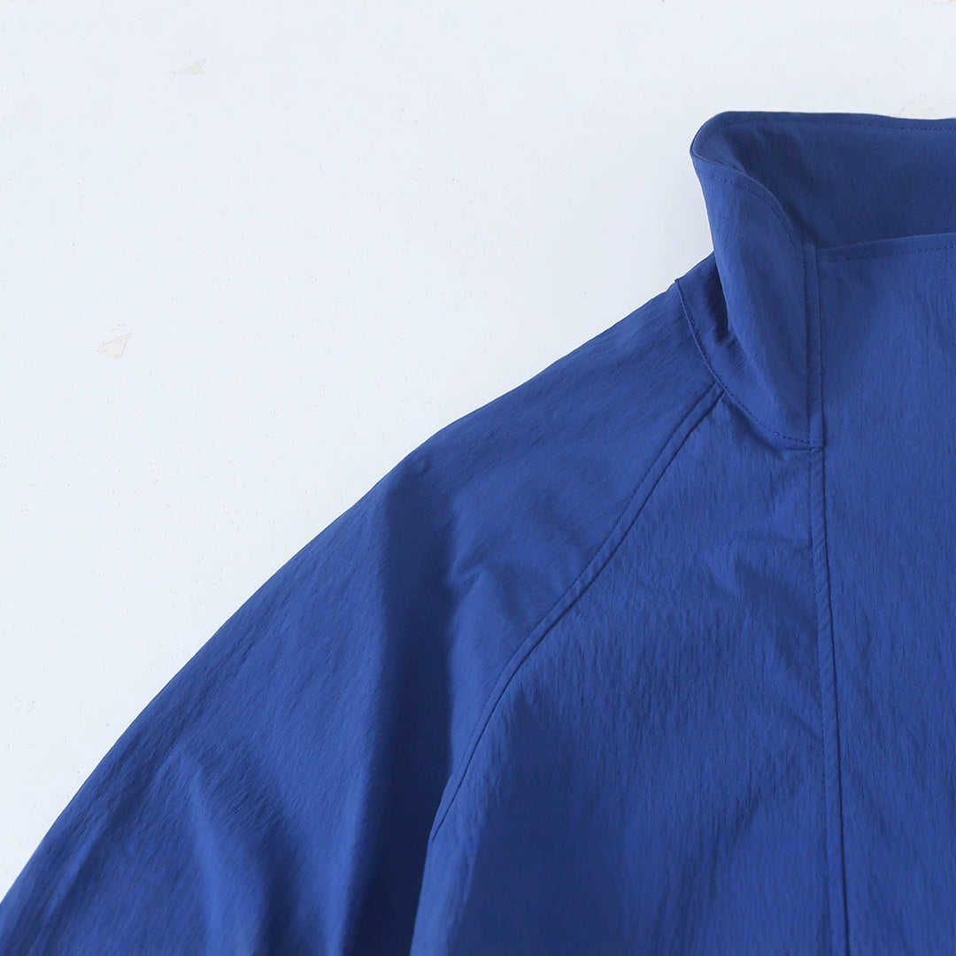 Damen Leichte Cropped-Übergangsjacke mit Stehkragen, weiten Raglanärmeln und Tunnelzug Shop Nory