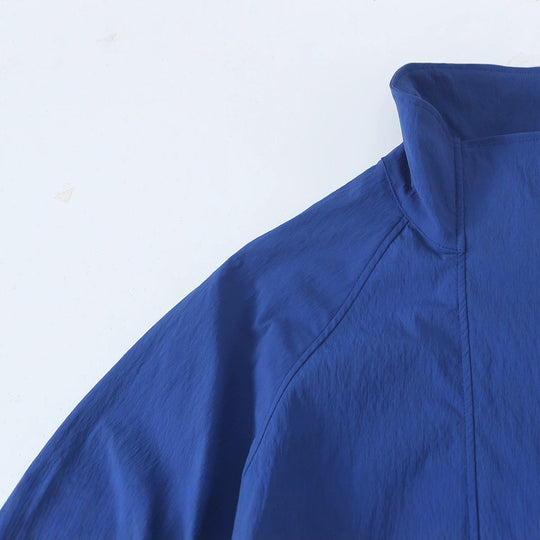 Damen Leichte Cropped-Übergangsjacke mit Stehkragen, weiten Raglanärmeln und Tunnelzug Shop Nory