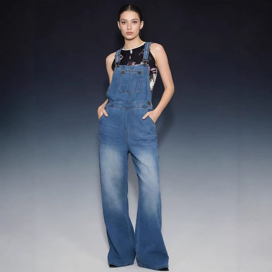 Damen Latzhose im lässigen oversized Schnitt mit funktionalen Seitentaschen