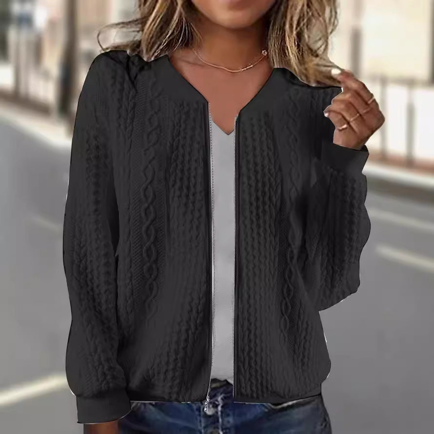 Damen Strickjacke mit modernem Kabelstrickmuster und eleganter Schnittführung