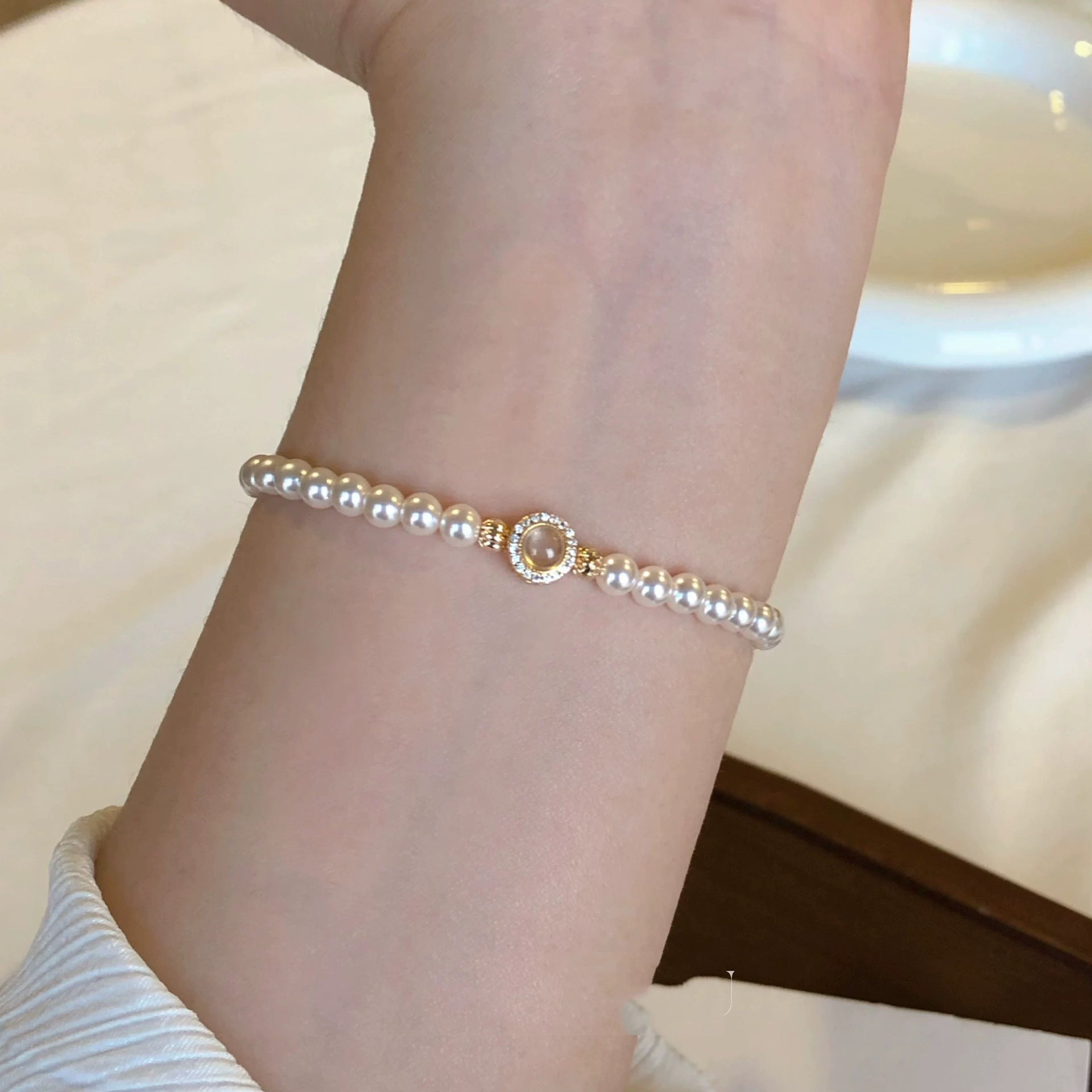 Damen zartes Perlenarmband mit funkelndem Zirkonia-Besatz Shop Nory