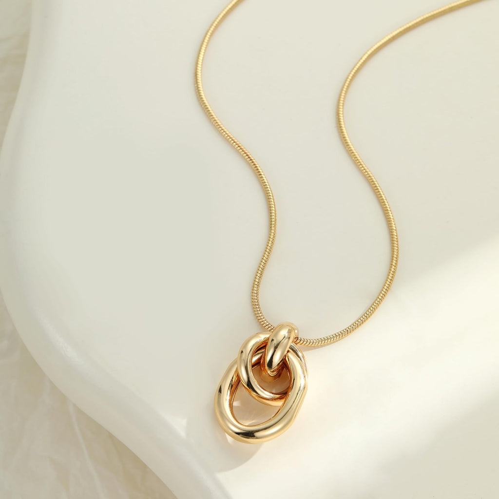 Damen Schmuck-Halskette mit modernem, geschwungenem Pendel in luxuriösem Design Shop Nory