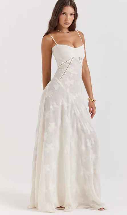 Damen elegantes Abendkleid mit feinen Spitzenverzierungen und Spaghettiträgern