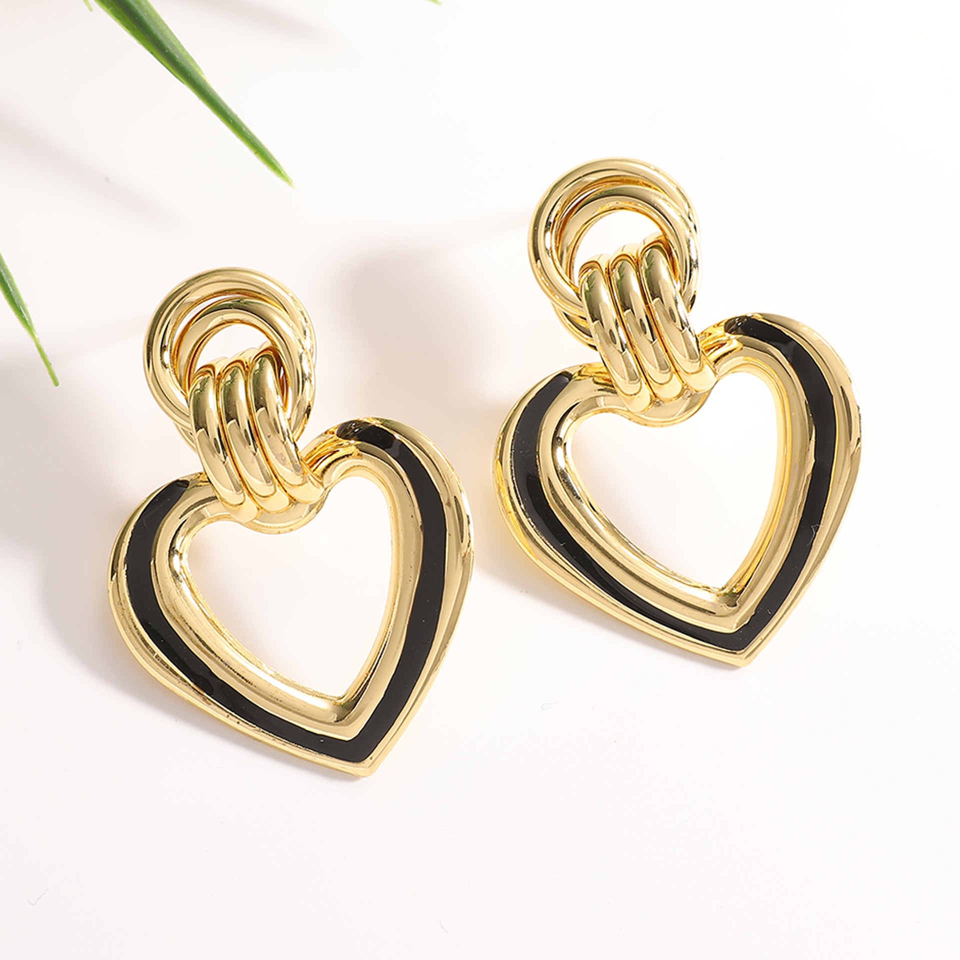 Damen Herzförmige Statement Ohrringe mit elegantem Design Shop Nory