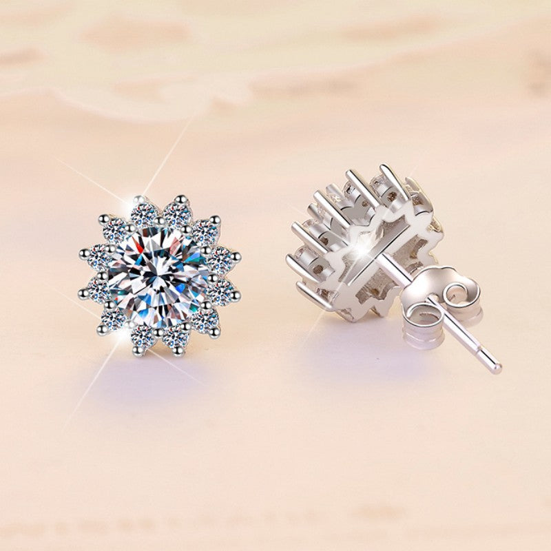 Damen Ohrringe mit strahlenden Zirkonia in floraler Form Shop Nory
