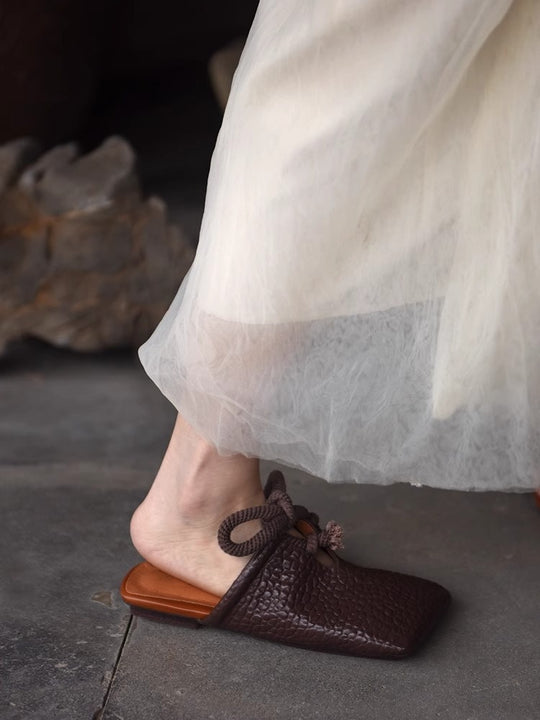 Damen Quadratische Leder-Mules mit geknoteter Seilschleife und genarbter Oberfläche Shop Nory
