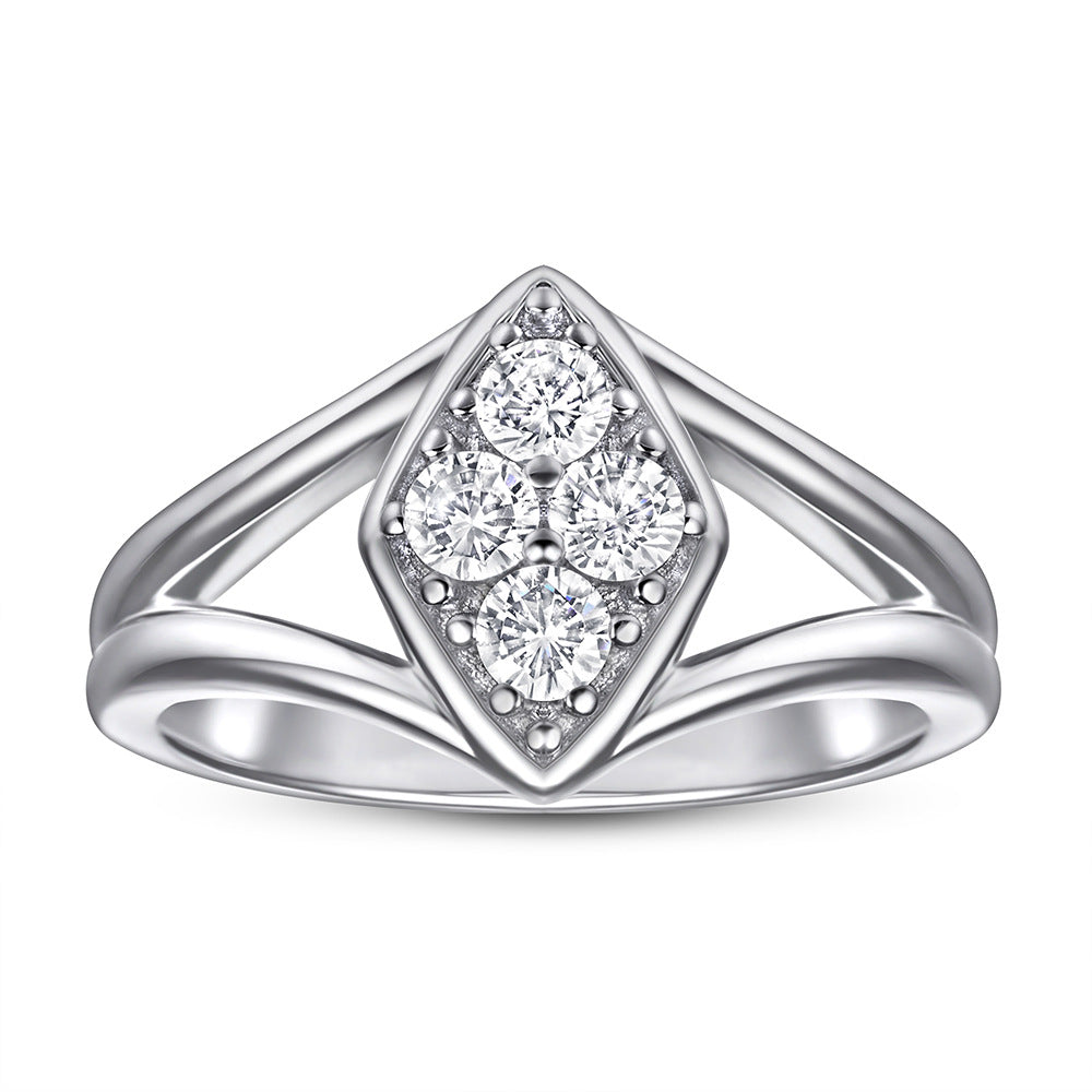 Damen Verlobungsring mit herzförmigem Hauptstein und kunstvollem Zirkonia-Besatz Shop Nory