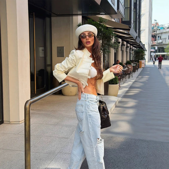 Damen Kurzblazer mit kurzem Cropped-Schnitt, Stehkragen und dekorativen Hakenverschlüssen Shop Nory