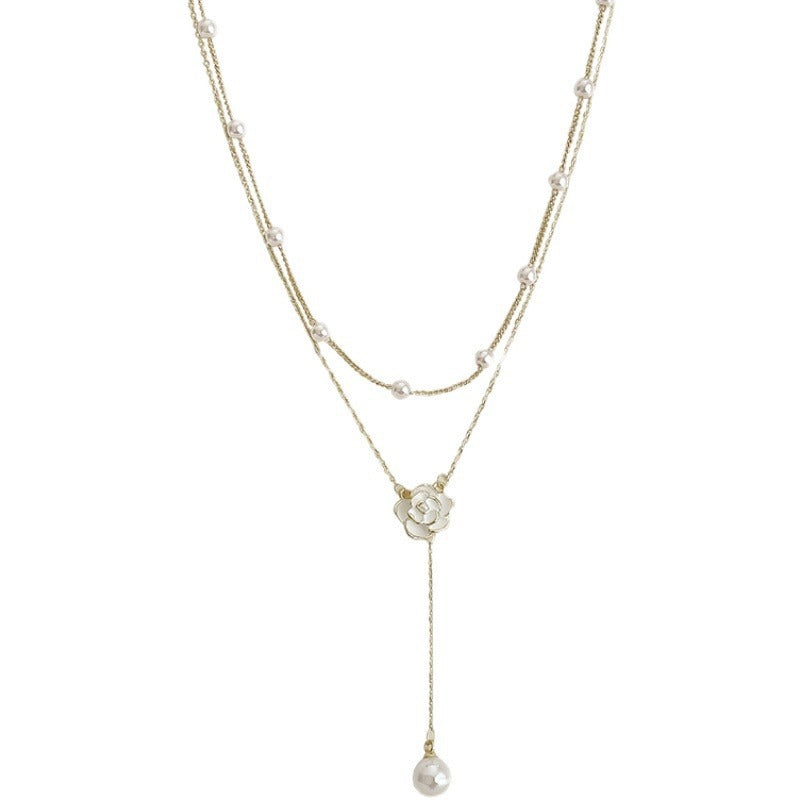 Damen Halskette mit floralen Akzenten und luxuriösen Perlen Shop Nory