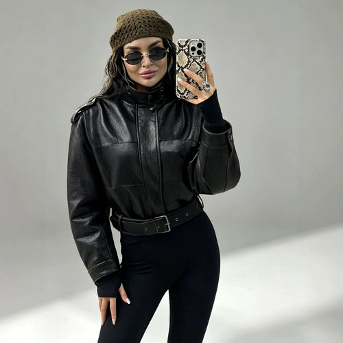 Damen Kurzjacke im Utility-Look aus strukturierter Kunstlederoptik mit hohem Stehkragen und verstellbarem Taillengürtel Shop Nory