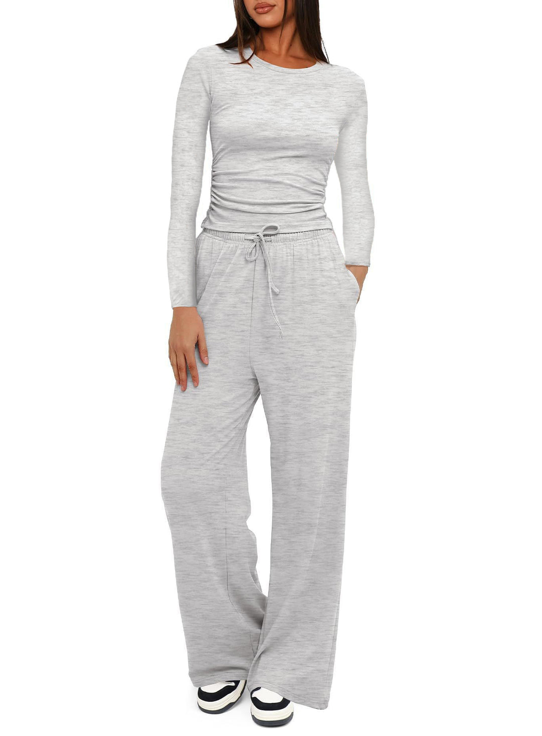 Damen Figurnahe Langarmshirt mit seitlicher Raffung und weiter Tunnelzug-Jogginghose Shop Nory