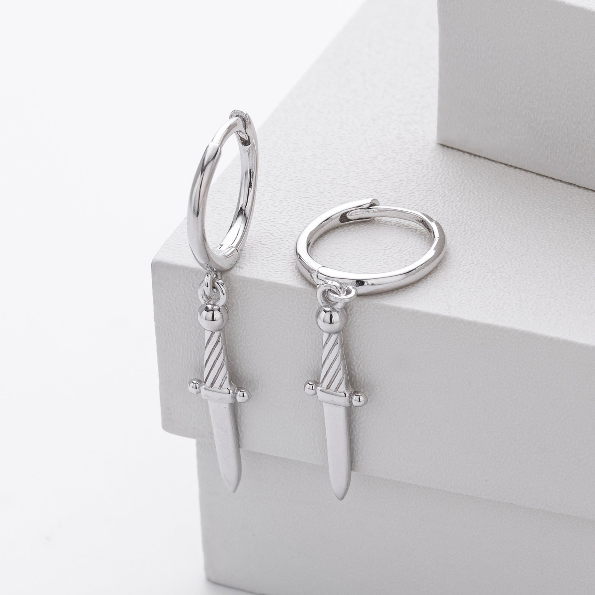 Damen Ohrhänger mit elegantem Schwertanhänger aus hochwertigem 925 Sterling Silber Shop Nory