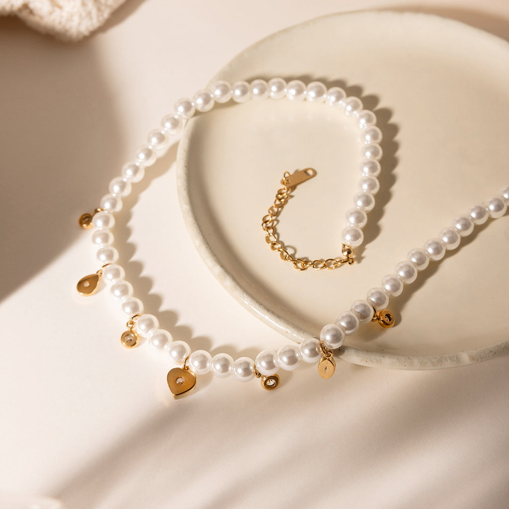 Damen Halskette mit eleganten Perlen und funkelnden Zirkonia-Anhängern Shop Nory