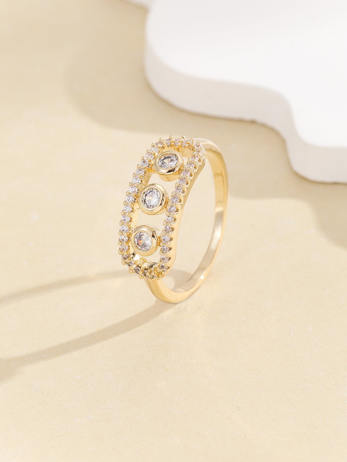 Damen schicker Ring mit funkelnden Zirkonia Shop Nory