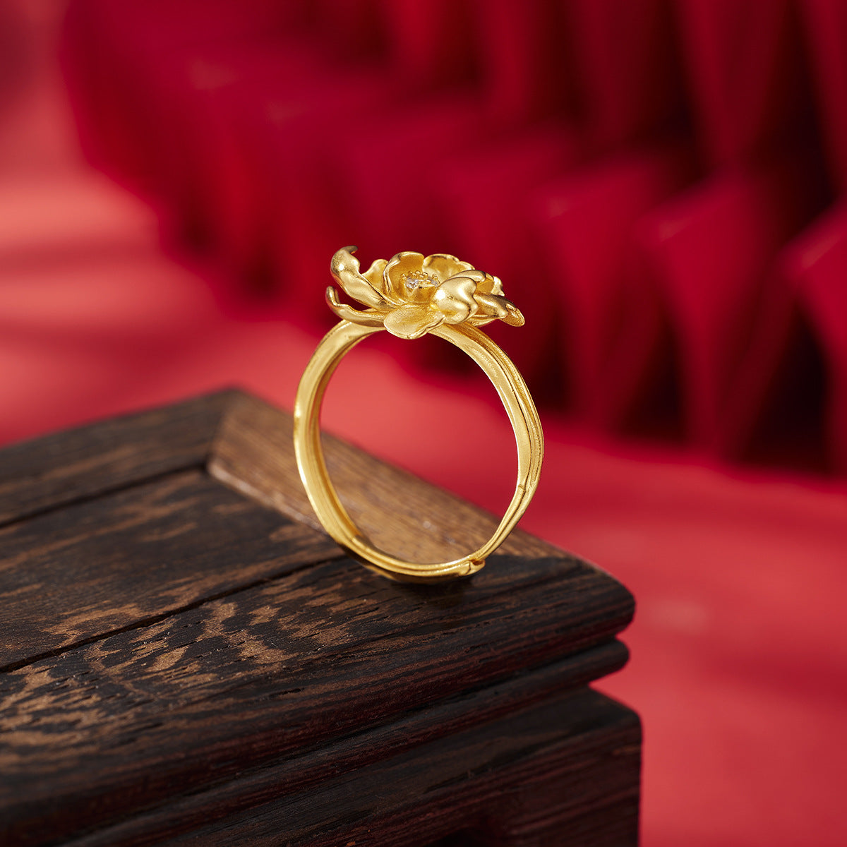 Damen Ring mit kunstvollem Blumenmotiv und funkelnden Zirkonia Shop Nory