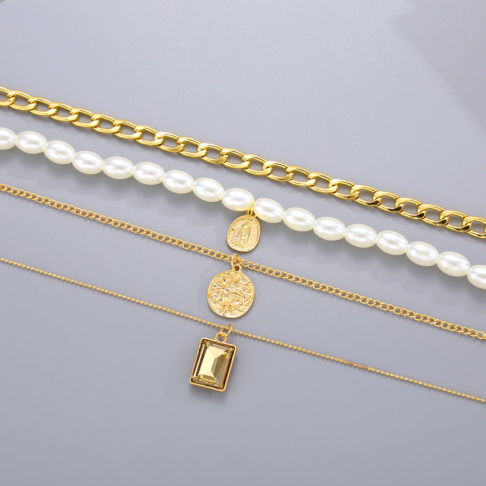 Damen mehrlagige Halskette mit goldenen Anhängern und eleganten Perlenverzierungen Shop Nory