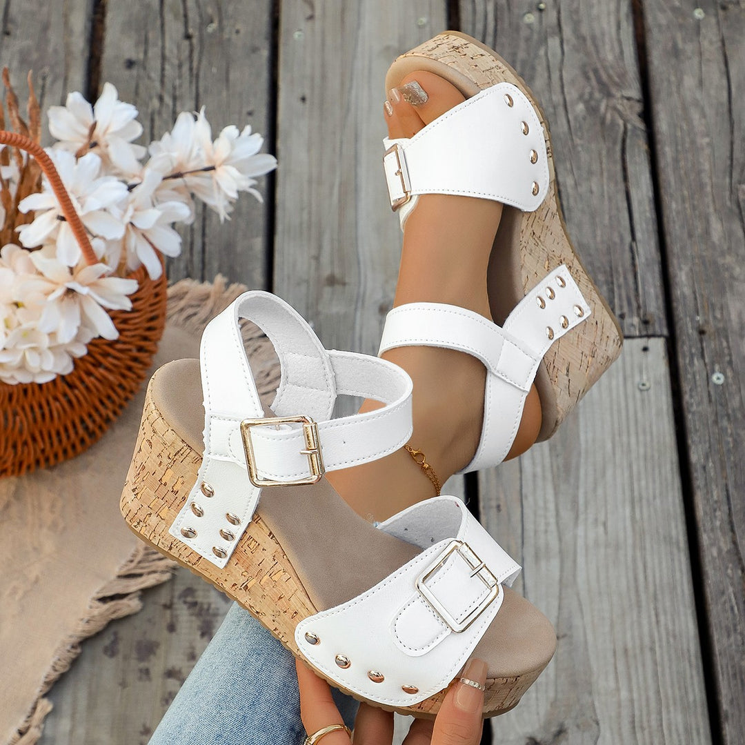 Damen Keil-Sandaletten mit Korkplatform, verstellbaren Schnallen und Nieten Shop Nory