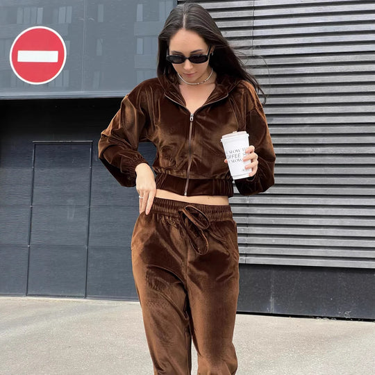 Damen weiches Velours-Lounge-Set mit kurzer Reißverschluss-Kapuzenjacke und weiter High-Waist-Hose Shop Nory