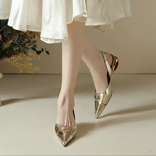 Damen Slingback-Ballerina aus Lackleder mit spitzer Kappe und skulpturellem Absatz Shop Nory