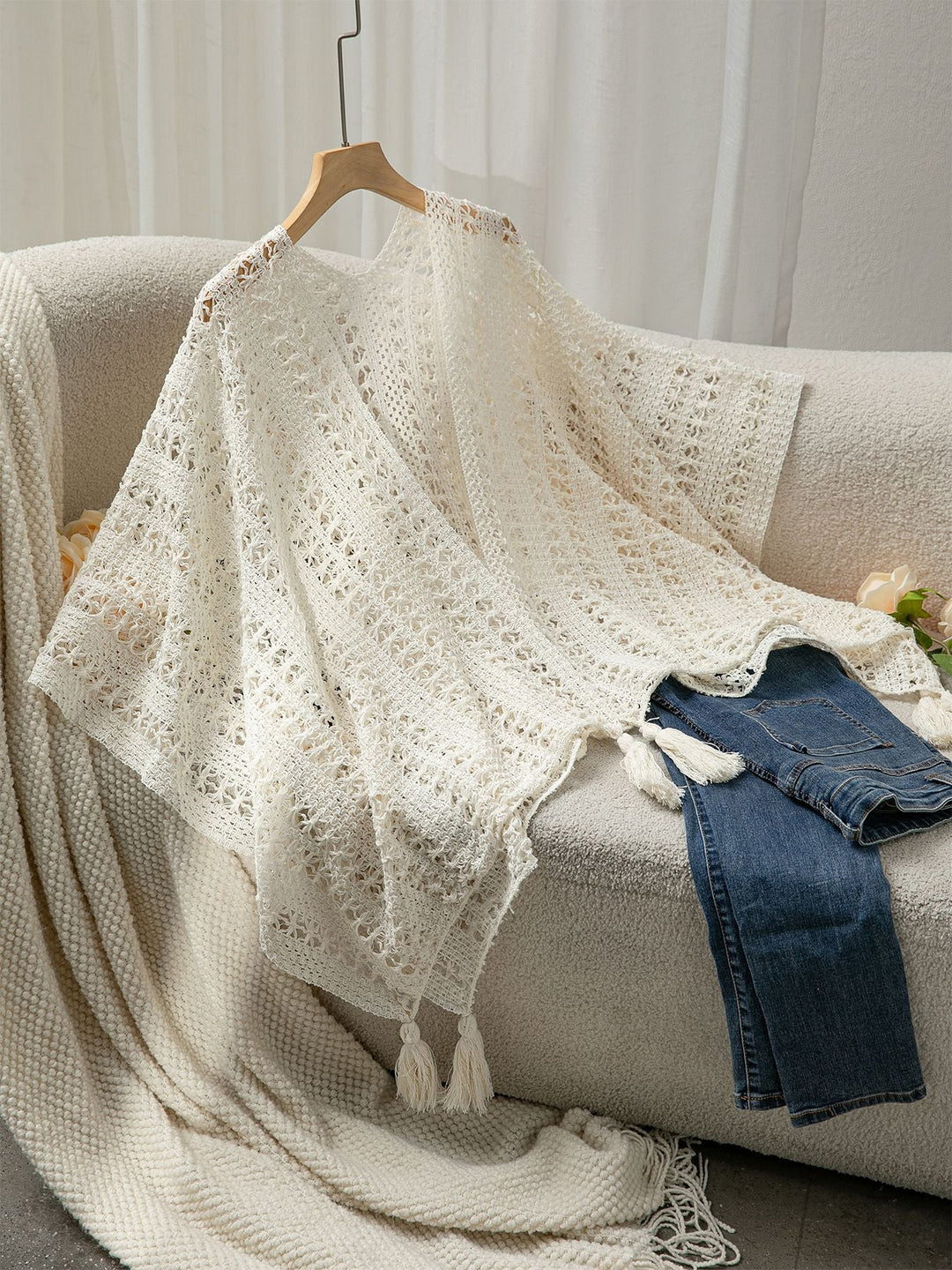 Damen luftiger Strickponcho mit Fransen
