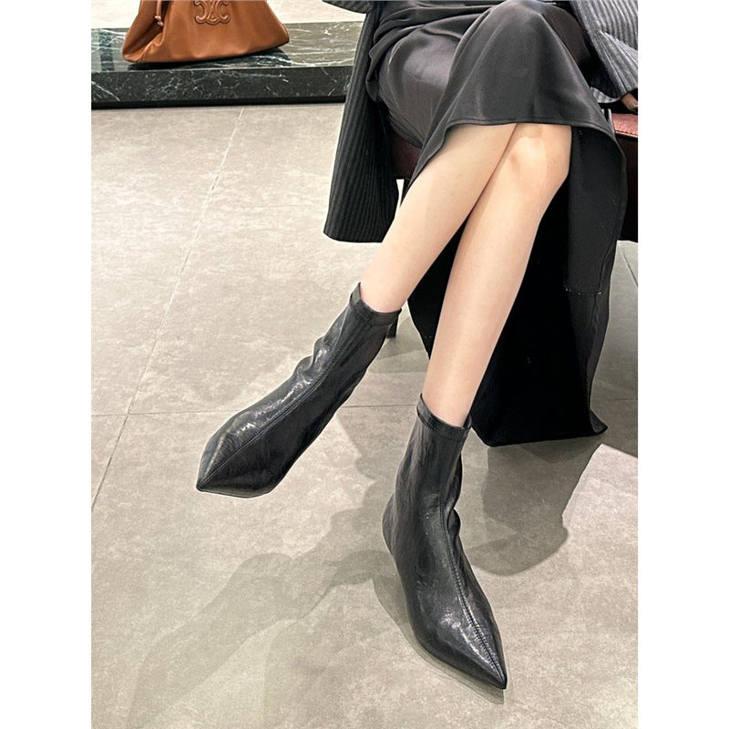 Damen spitz zulaufende Stiefeletten mit sculpted Kitten‑Heel und sockenhaftem Schaft Shop Nory