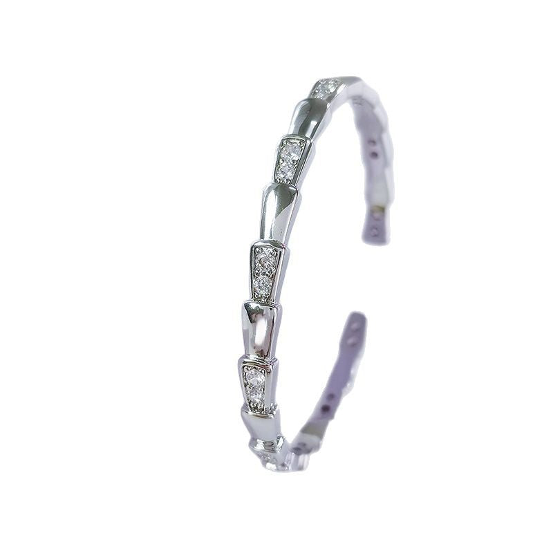 Damen Armband mit funkelnden Zirkonia und elegantem Design Shop Nory