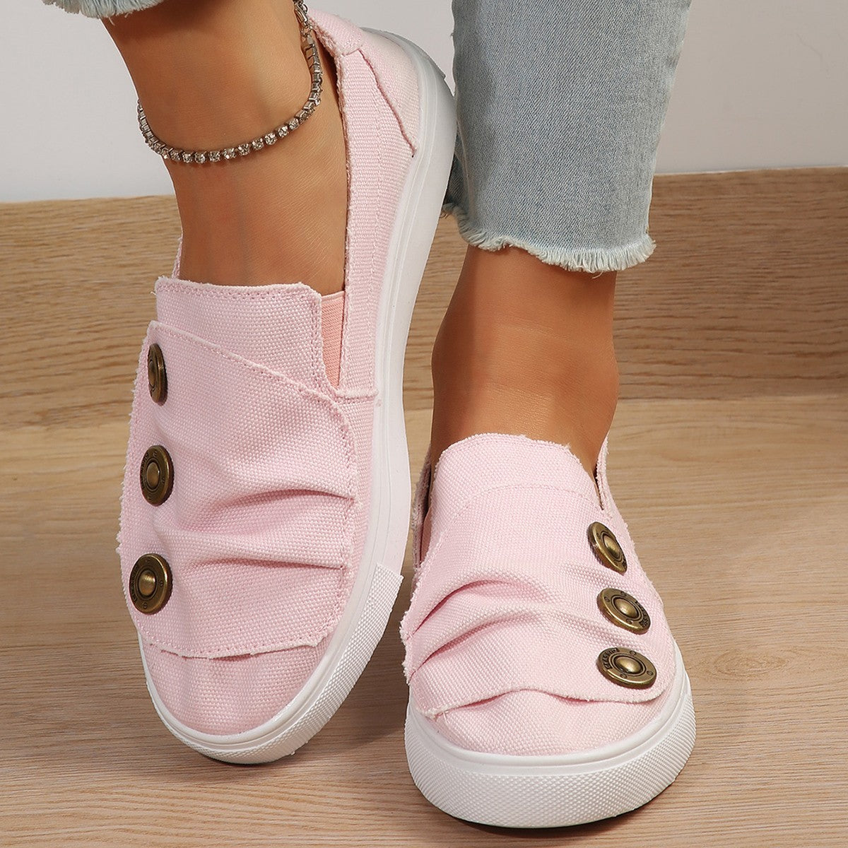 Damen Slip-On Sneakers mit modischen Knopfdetails