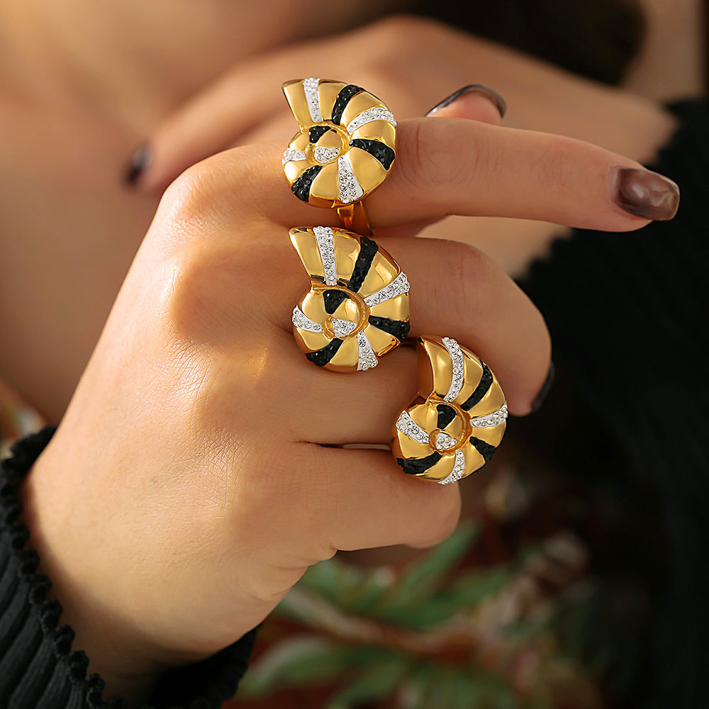 Damenring mit exquisiter Gestaltung aus Edelstahl und tschechischen Diamanten Shop Nory
