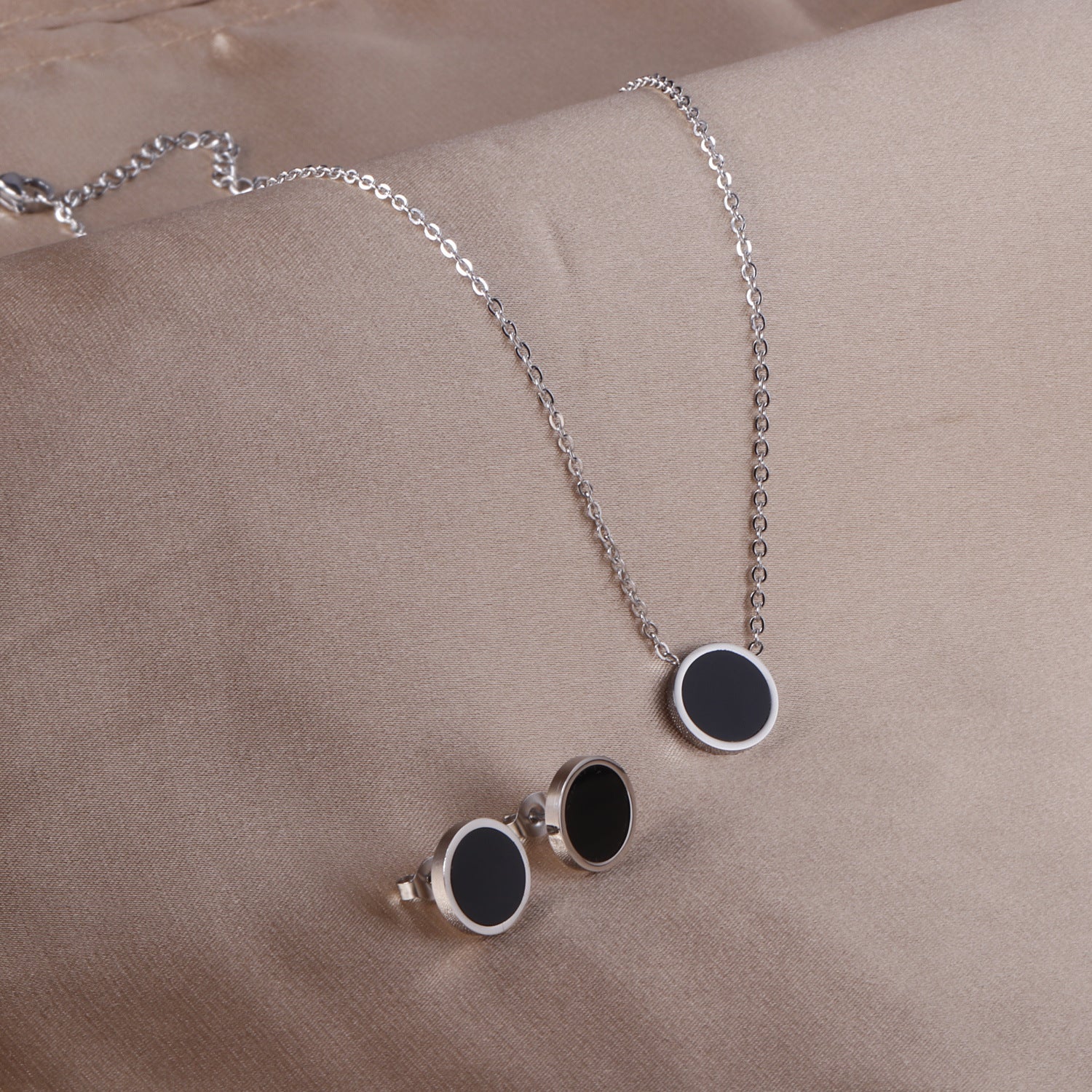 Damen Schmuckset mit goldplattiertem Edelstahl-Halskette und Ohrsteckern Shop Nory