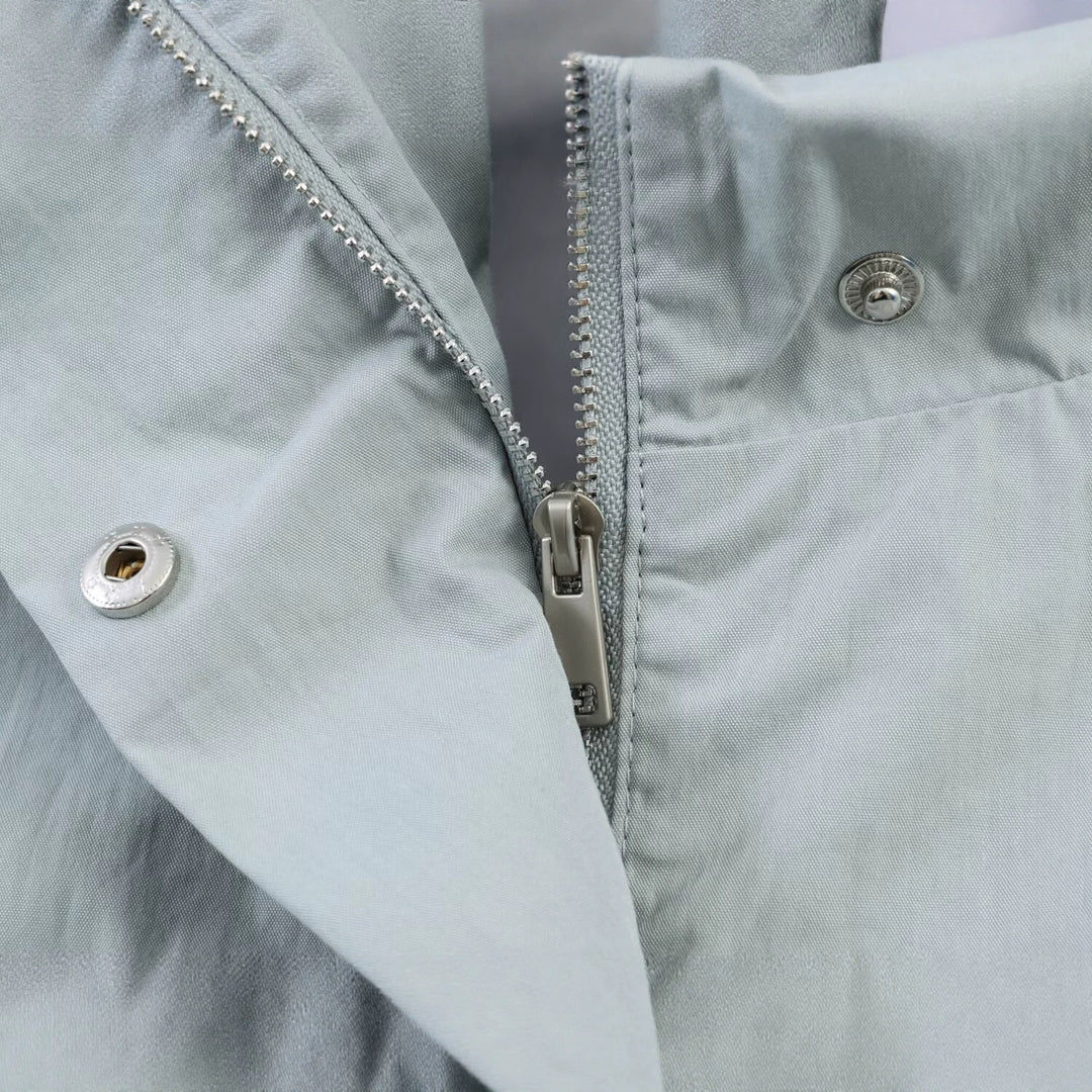 Damen Gekürzte Utility-Jacke mit hohem Stehkragen, weiten Raglanärmeln und verdeckter Frontblende Shop Nory