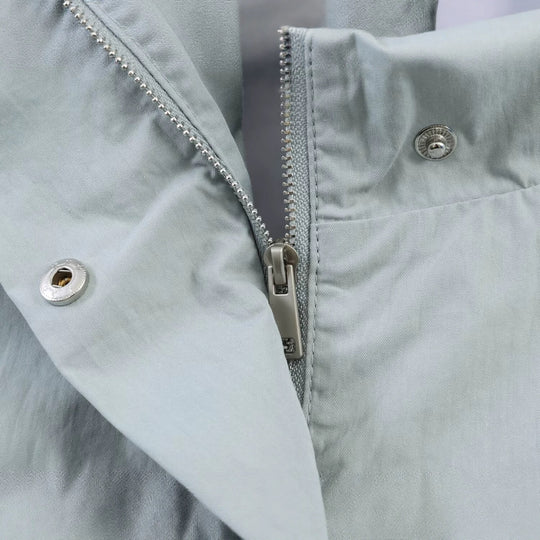 Damen Gekürzte Utility-Jacke mit hohem Stehkragen, weiten Raglanärmeln und verdeckter Frontblende Shop Nory