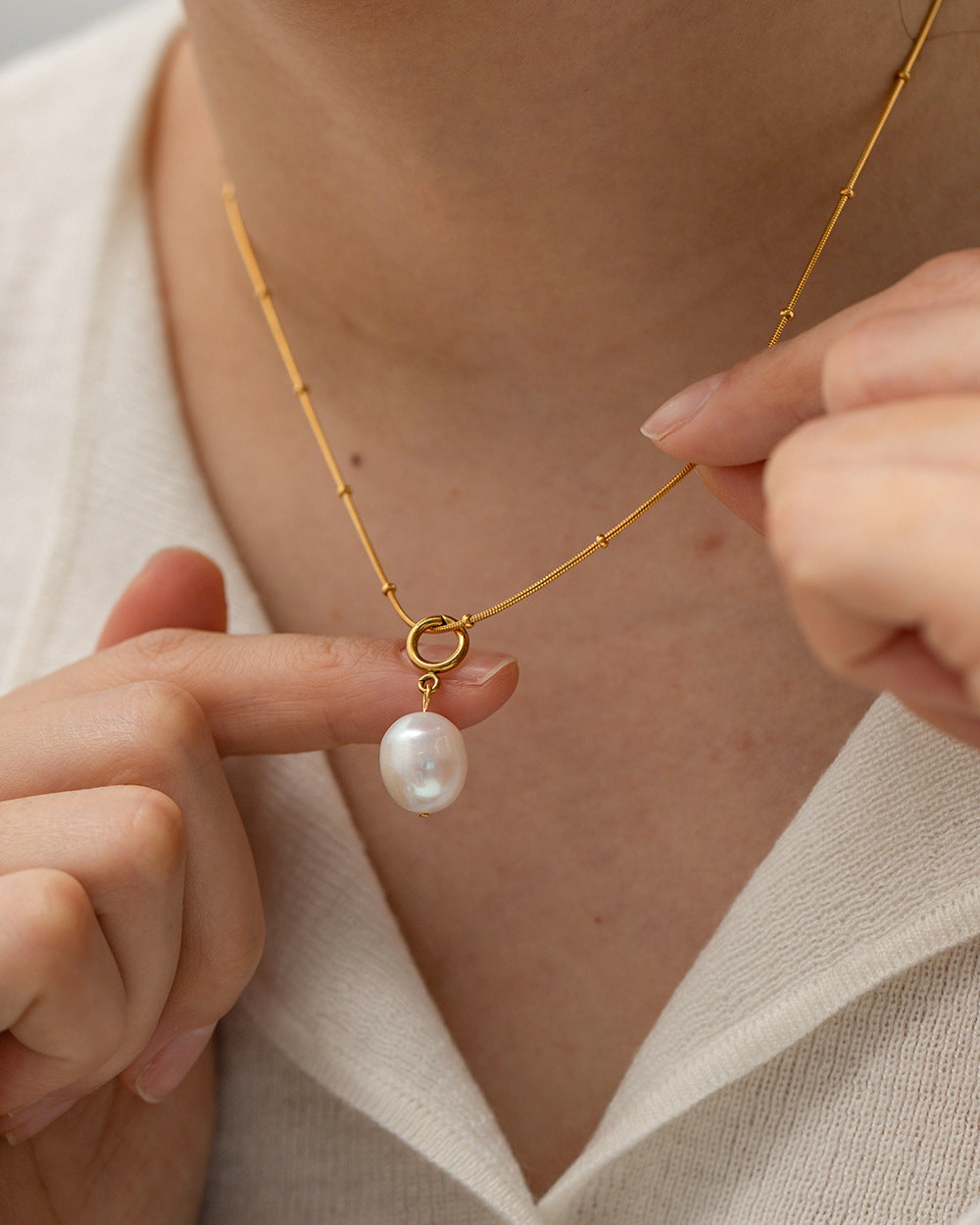 Damen Halskette mit eleganten Perlenanhänger und hochwertiger Edelstahlverarbeitung Shop Nory