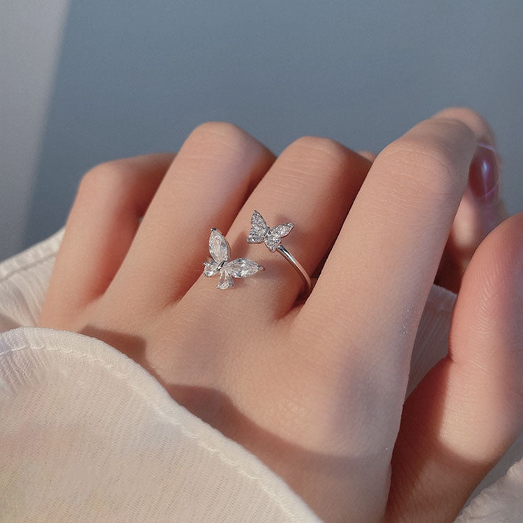 Damenring mit zweifachem Schmetterlingsdesign und funkelnden Zirkonia-Steinen Shop Nory