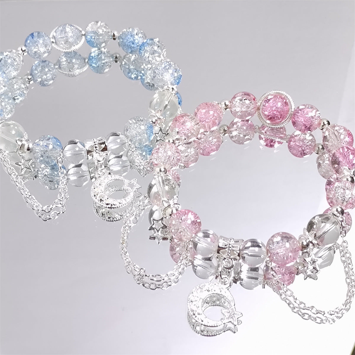 Damen Armband mit funkelnden Kristall-Elementen und charmanten Anhängern Shop Nory