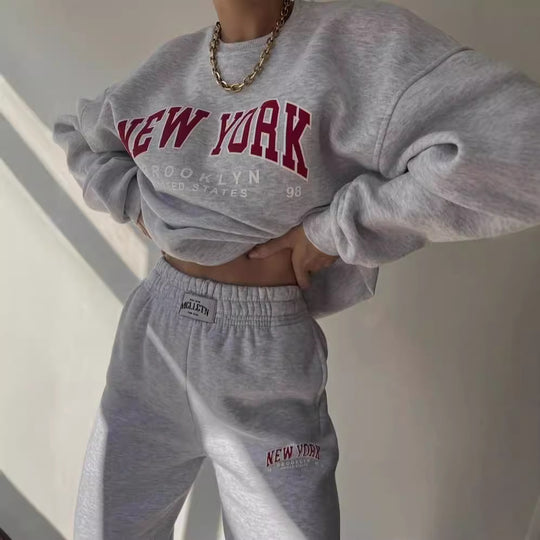 Damen Oversized Lounge-Set aus Baumwollfleece mit Collegestickerei und relaxed Jogginghose Shop Nory
