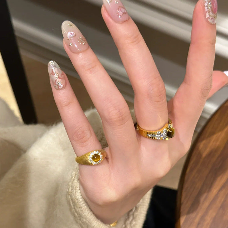 Damenring mit kunstvollem Design und facettiertem Zirkonia Shop Nory