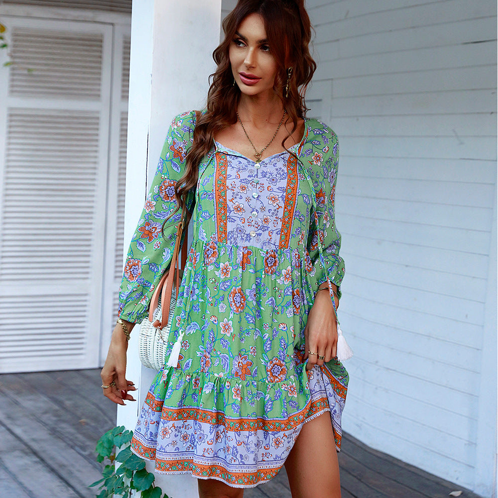 Damen nan Boho-Blumenminikleid mit V-Ausschnitt, Quastenbindegürtel und stufenweisem Volantrock Shop Nory