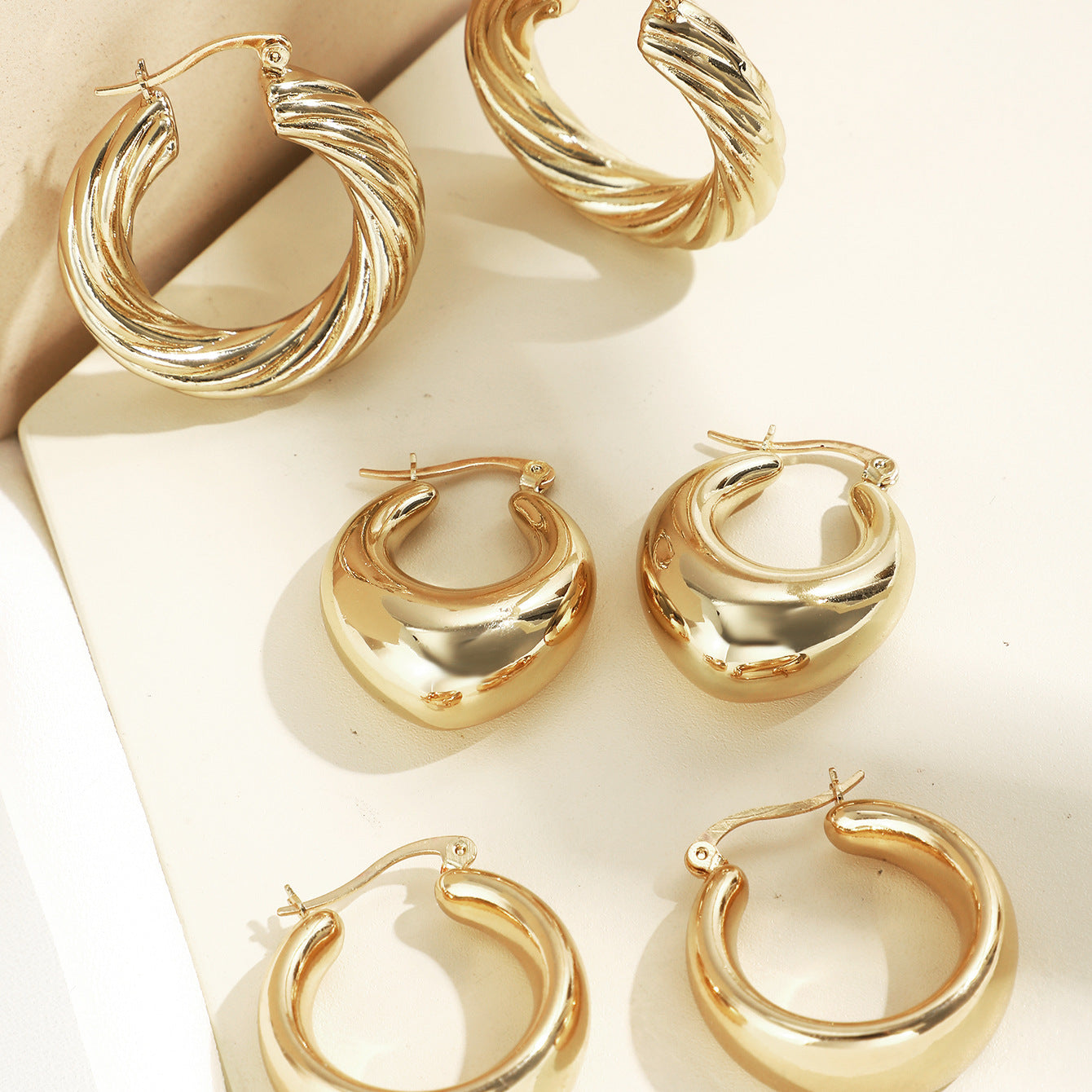 Damen Ohrstecker Set mit modernen, geschwungenen Designs Shop Nory