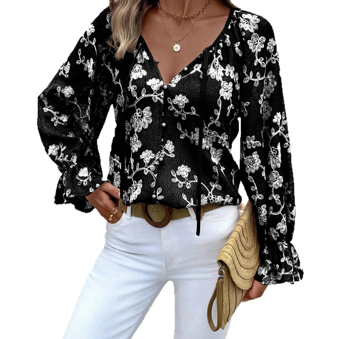 Damen V‑Neck Bluse mit floraler Stickerei, Perlenknopfleiste und Ballonärmeln Shop Nory