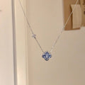 Damen Halskette mit floralem Anhänger und funkelnden Zirkonia Shop Nory