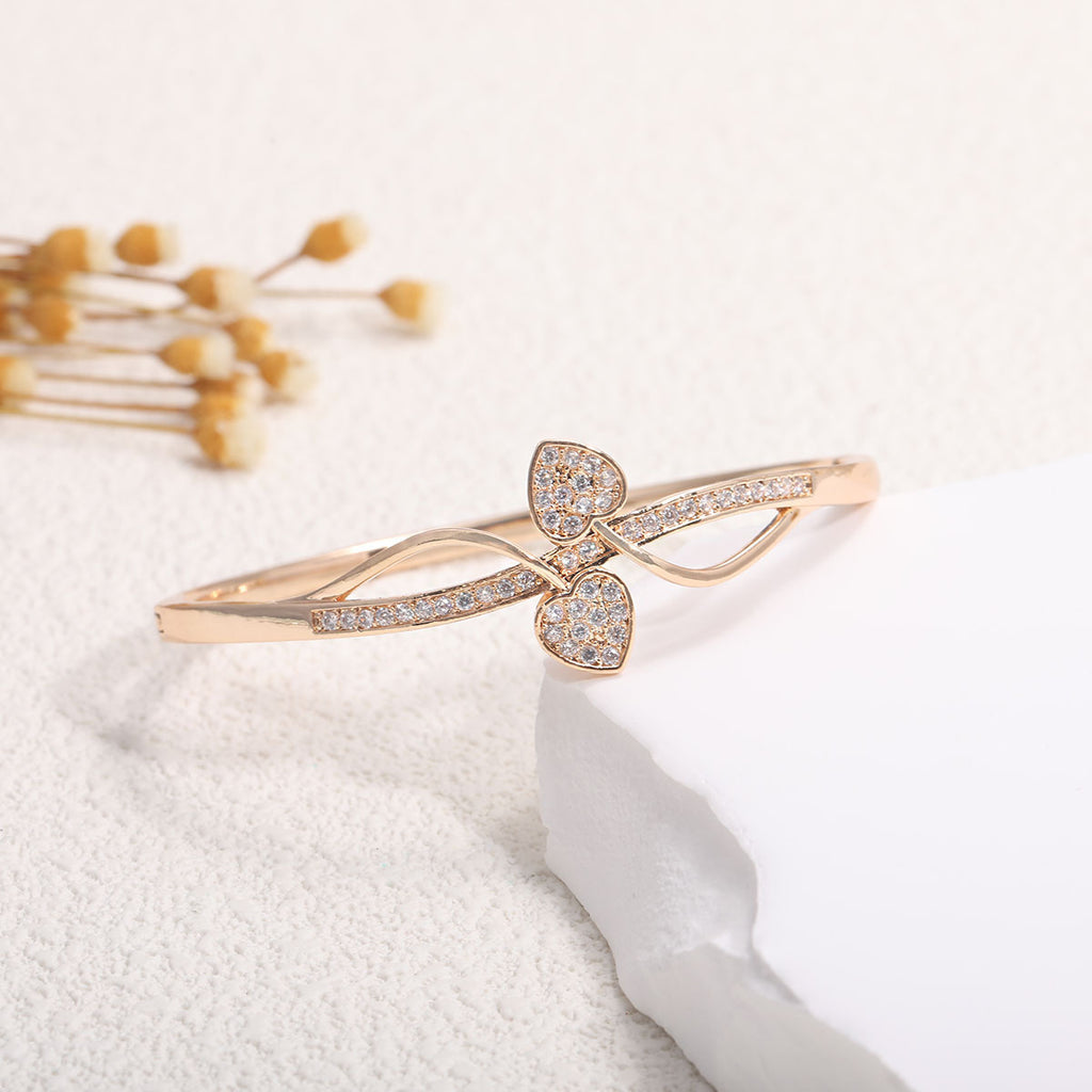Damen Armreif mit elegantem Unendlichkeit-Muster und funkelnden Zirkonia Shop Nory